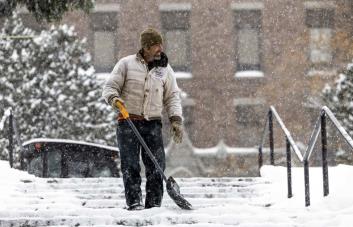 Tormenta invernal cubre de nieve partes del noroeste de Estados Unidos
