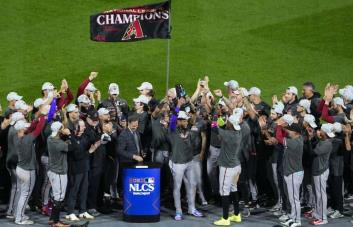 Diamondbacks anulan a Filis y avanzan a Serie Mundial 22 años después