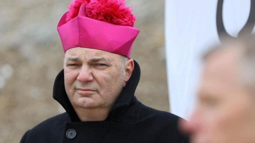 Obispo renuncia tras escándalo por una denuncia sobre orgía con un trabajador sexual