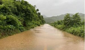 México reporta daños en las principales carreteras de Guerrero por el huracán Otis