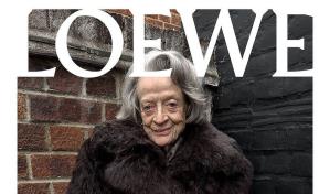 La actriz Maggie Smith, modelo de Loewe a sus 88 años