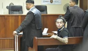 Jueza levanta de manera provisional el impedimento de salida a Tekashi