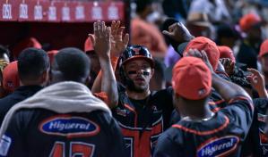 Los Toros trituraron al Licey y Valdés logra histórico triunfo