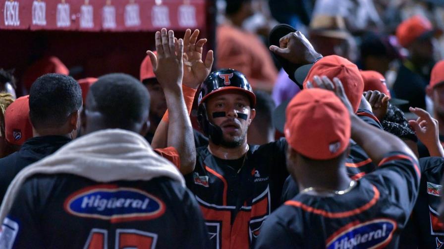 Los Toros trituraron al Licey y Valdés logra histórico triunfo