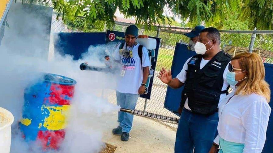Realizan operativo de fumigación con el lema Todos contra el dengue, en San Pedro de Macorís