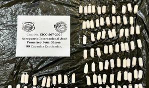 Detienen hombre con 99 cápsulas de drogas en el estómago cuando pretendía viajar a España