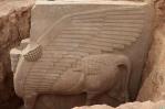 Desentierran en Irak inmensa estatua de toro alado de hace más de 2,700 años Desentierran en Irak inmensa estatua de toro alado de hace más de 2,700 años