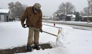La nieve se acumula al norte de EE.UU. durante la primera tormenta invernal de la temporada