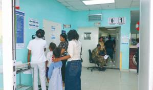 Pediatras están agotados ante la alta demanda por casos de dengue