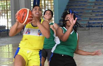 Baloncesto universitario llega a semifinales en femenino