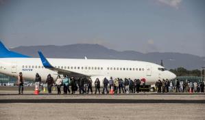 Un vuelo de EE.UU. llegó a La Habana con 51 migrantes irregulares cubanos deportados