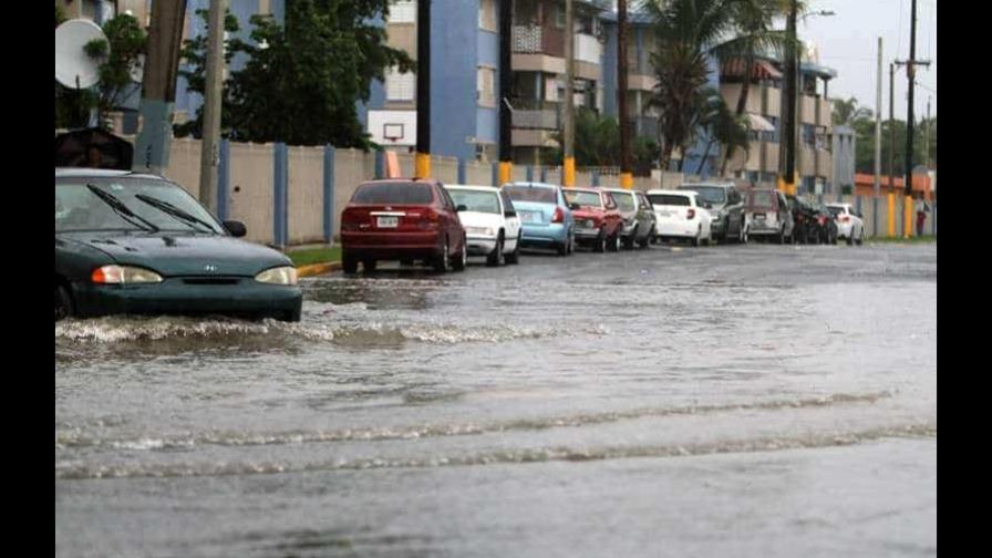 La capital de Puerto Rico bate récord de lluvias y alerta de inundaciones sube a considerable