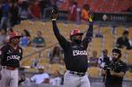 Franmil Reyes conecta dos vuelacercas y los Leones vencen en el estadio Cibao