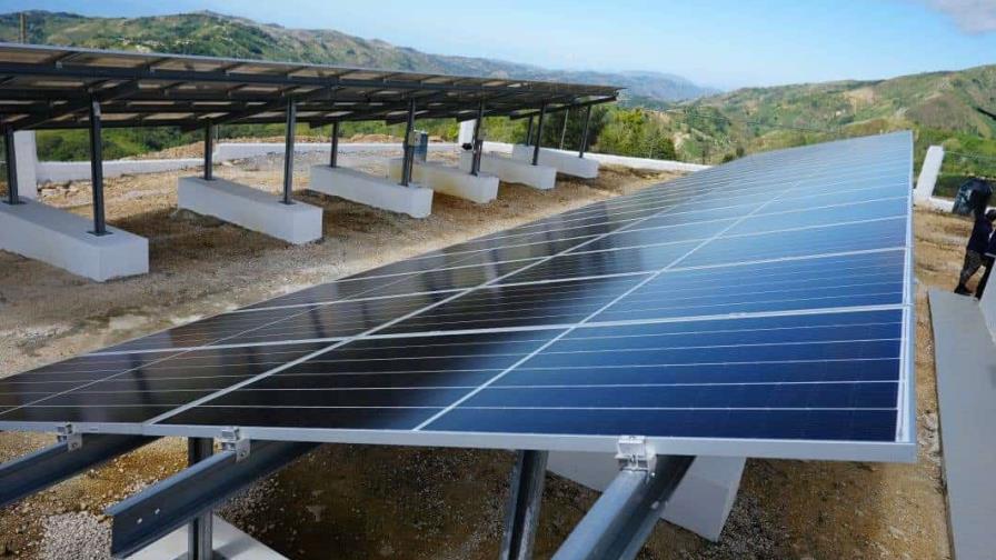 Ponen en marcha microplanta solar en comunidad de la provincia Independencia