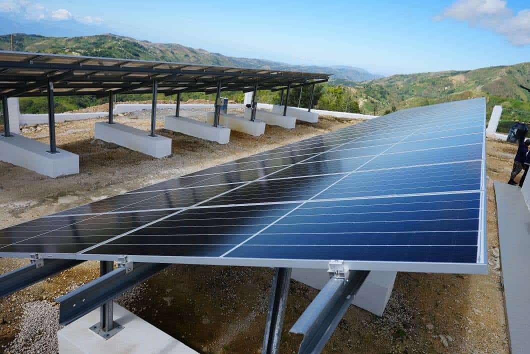 Paneles solares que forman parte de la estructura.