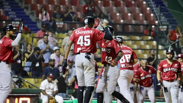 Los Gigantes vencen a los Toros en El Corral