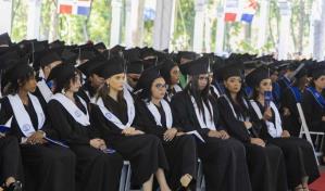 Ucateci celebra su Graduación Ordinaria 76 en La Vega otorgando títulos a 675 profesionales