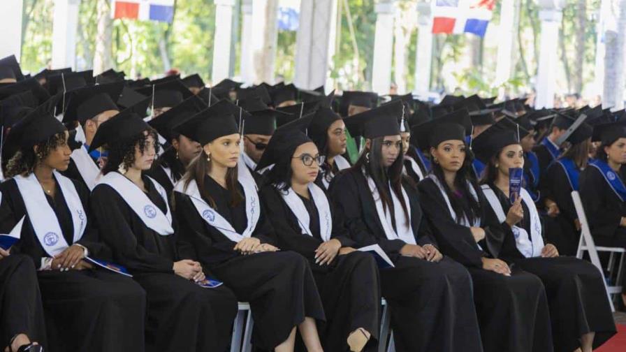 Ucateci celebra su Graduación Ordinaria 76 en La Vega otorgando títulos a 675 profesionales