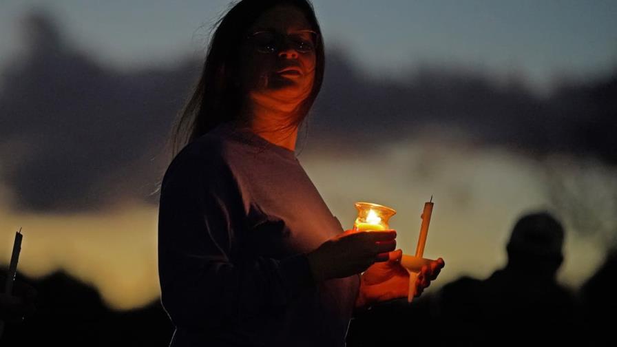 Residentes de Maine se reúnen para orar y reflexionar tras tiroteo que dejó 18 muertos