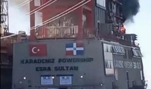 Técnicos de Medio Ambiente evaluarán impactos del incendio en barcaza eléctrica de Azua