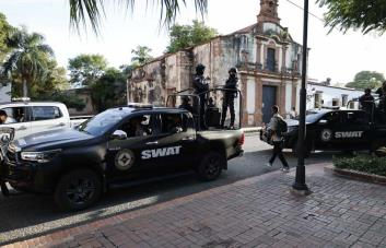 Video | Policía despliega hasta Linces y Swat en la Zona Colonial para evitar “teteos