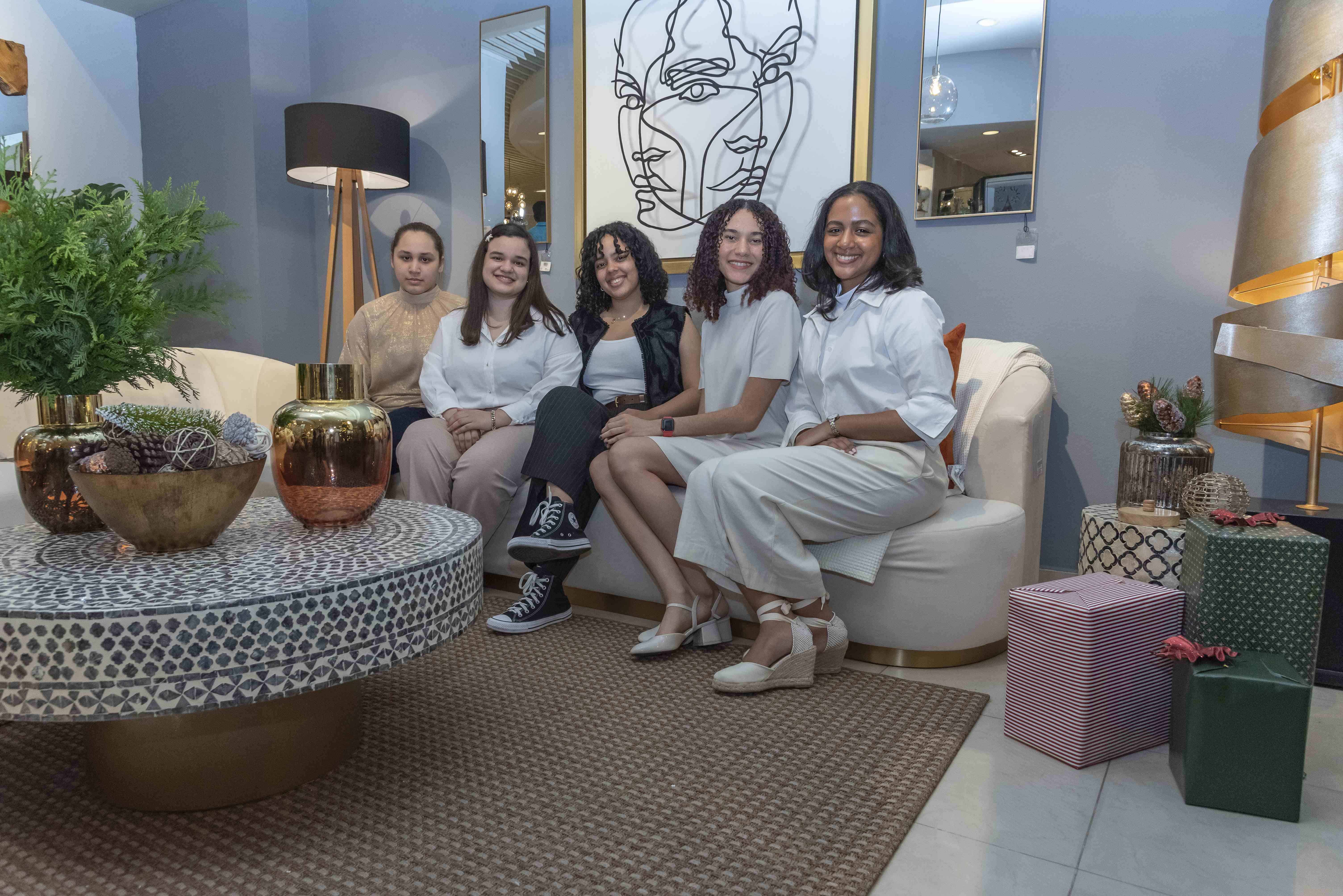 Pamela&nbsp; Bona, Khristy Rodríguez, Yara Ridríguez, Ana Uribe y Selinée Beltré.&nbsp; 