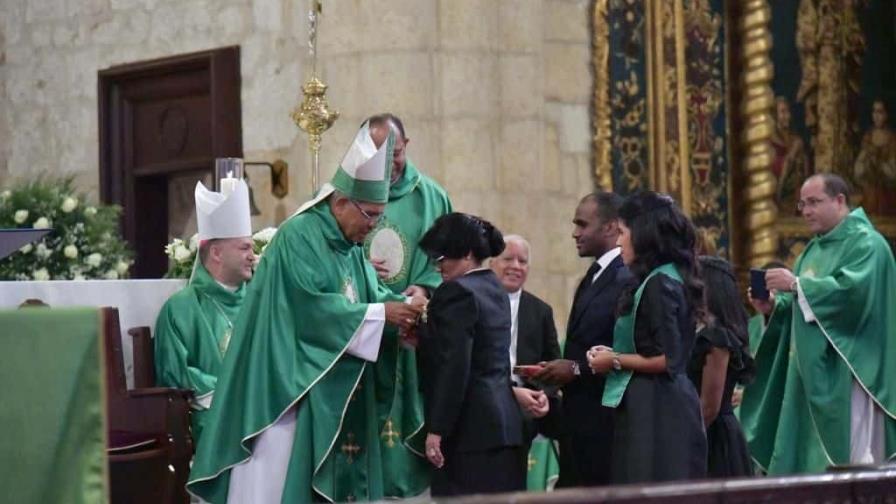 Magistrada del TC Eunisis Vásquez Acosta recibe condecoración del papa Francisco