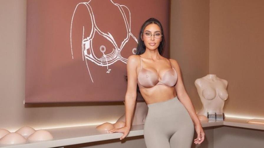 Kim Kardashian lanza sujetador con pezones: No importa el calor que haga, siempre parecerá que hace frío