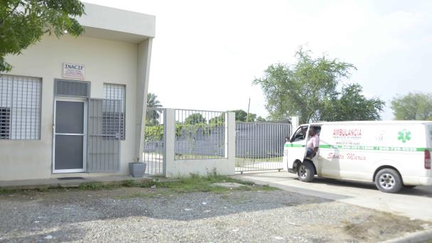 Hombres a bordo de una motocicleta matan a tiros a un joven que se desplazaba en un auto