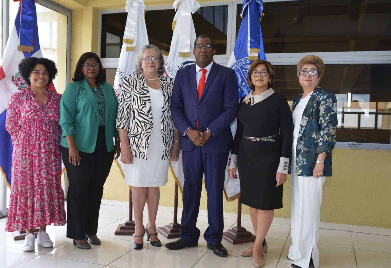 Participantes en el encuentro social celebrado en la UASD.