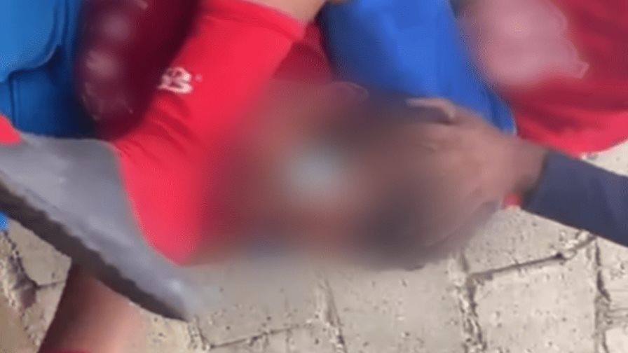 Autoridades investigan caso de menor golpeado por otros niños en Santiago