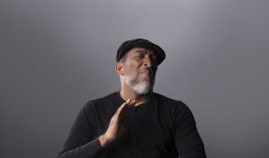 Chichí Peralta celebra 26 años de su agrupación "Son Familia"