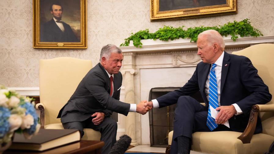 Biden habla con el rey de Jordania sobre el envío de ayuda humanitaria a Gaza