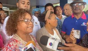 Protestan por supuesta privatización de la Maternidad de Los Mina; SNS recibirá comisión