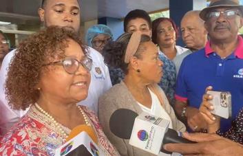 Protestan por supuesta privatización de la Maternidad de Los Mina; SNS recibirá comisión