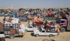 Decenas de miles de afganos huyen de Pakistán para evitar su arresto y deportación