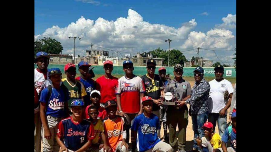 La Venta campeón en Béisbol Niños Torneo De Vuelta al Barrio SD Oeste