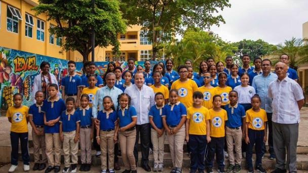 José Paliza entrega RD$20 MM para remodelación del Centro Cultural y área de Salud de la Fundación Mauricio Báez