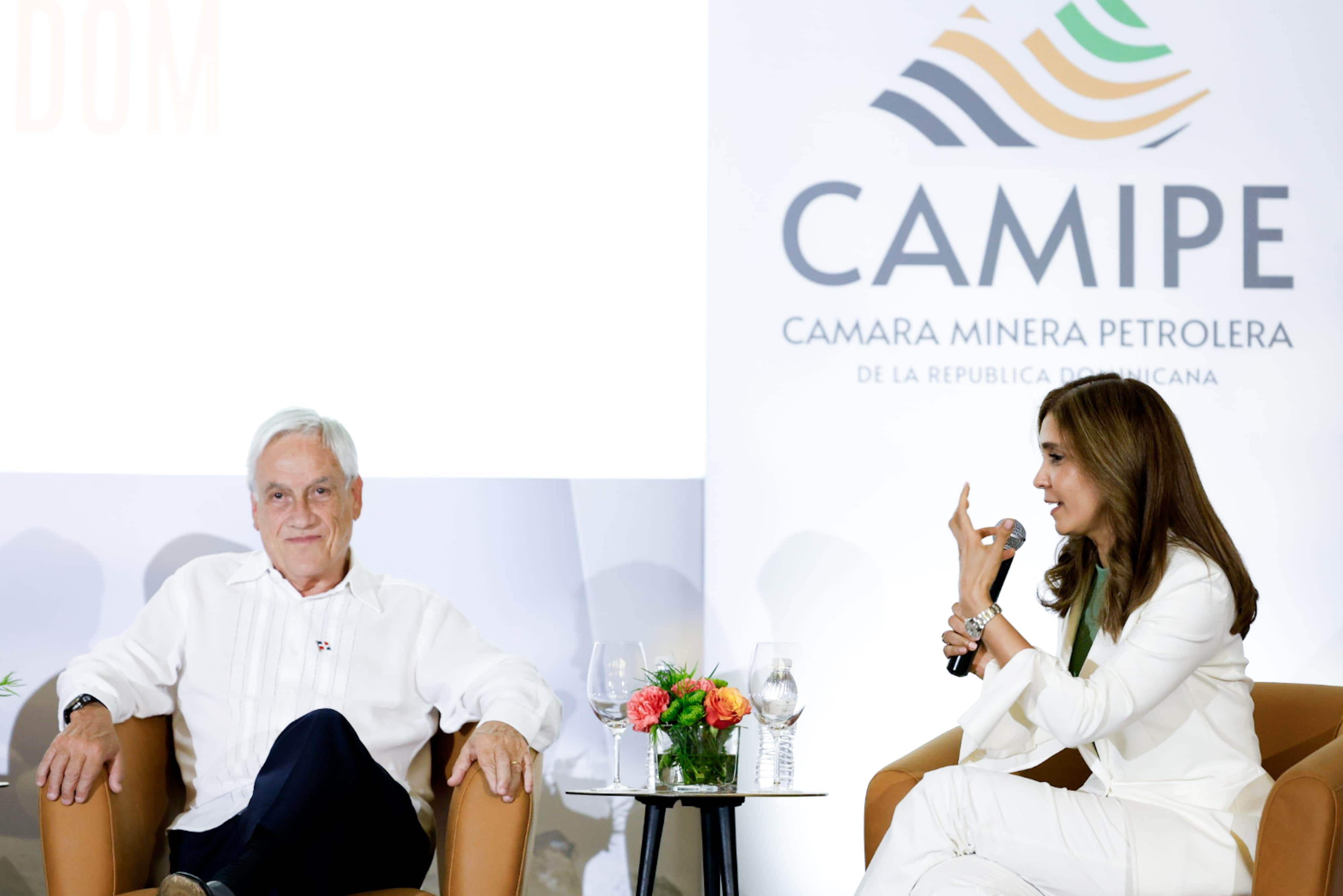 Piñera y Juana Barceló, presidenta de la Cámara Minera de la República Dominicana.