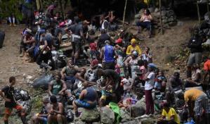 Miles de migrantes varados en su camino hacia Estados Unidos por las protestas en Panamá