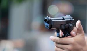 Una mujer muerta y dos hombres heridos por arma de fuego en un confuso incidente en Santiago