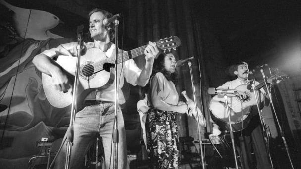 Escritor salvadoreño rescata la historia de banda musical nacida de la Guerra Civil