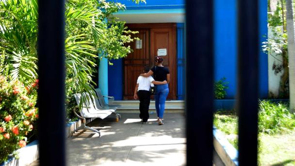 Padres piden castigo para niños que torturaron a su hijo y grabaron la agresión