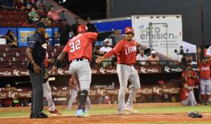 Blaine Crim empuja tres y los Leones vencen a los Gigantes