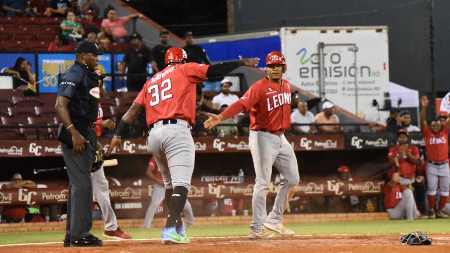 Blaine Crim empuja tres y los Leones vencen a los Gigantes