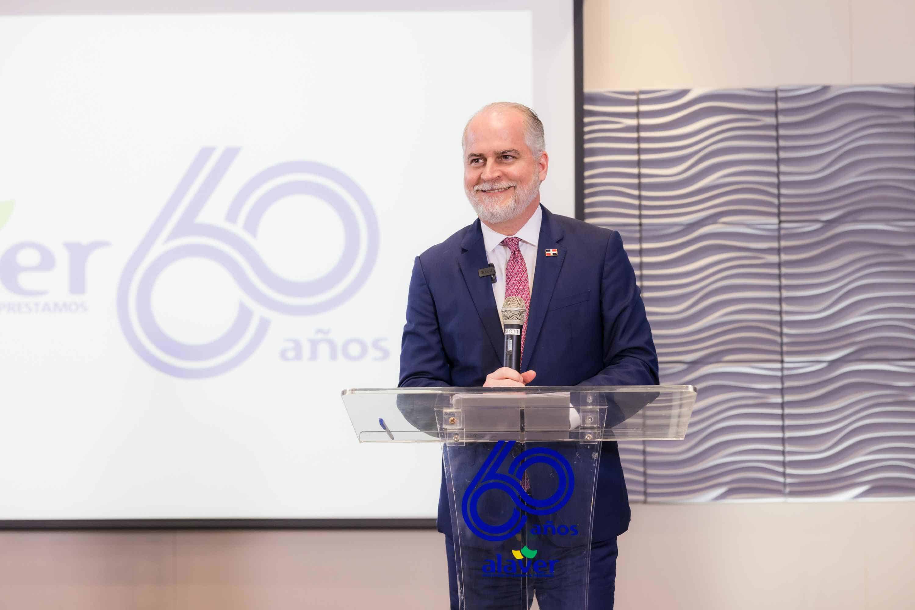Alejandro Fernandez W. Superintendente de Bancos