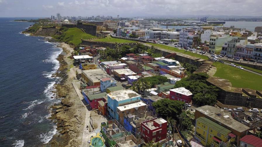 EE.UU. anuncia plan de paneles solares para hogares de bajos ingresos en Puerto Rico