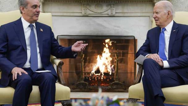 Biden y Abinader presumen de una relación más fuerte que nunca en reunión en la Casa Blanca
