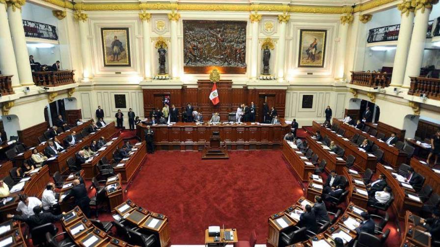 El Congreso de Perú aprueba una ley que prohíbe el matrimonio infantil