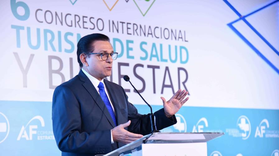 Ministro Rivera dice es necesario frenar el intrusismo en el turismo de salud